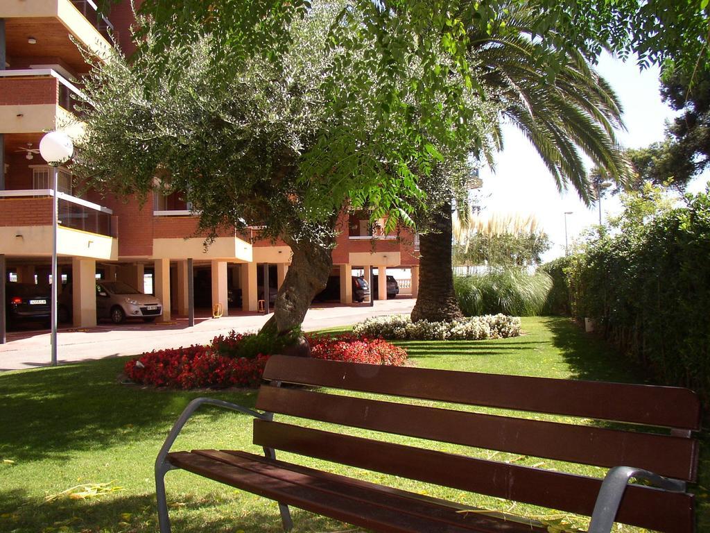 Apartamentos Alquihouse Vilafortuny カンブリルス エクステリア 写真